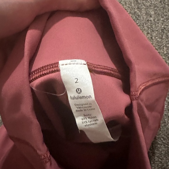 Lululemon leggings size 2 - Picture 3 of 3